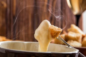 Illustration de l'article : FONDUE NIGHTS AT CAFÉ MONTMARTRE!
